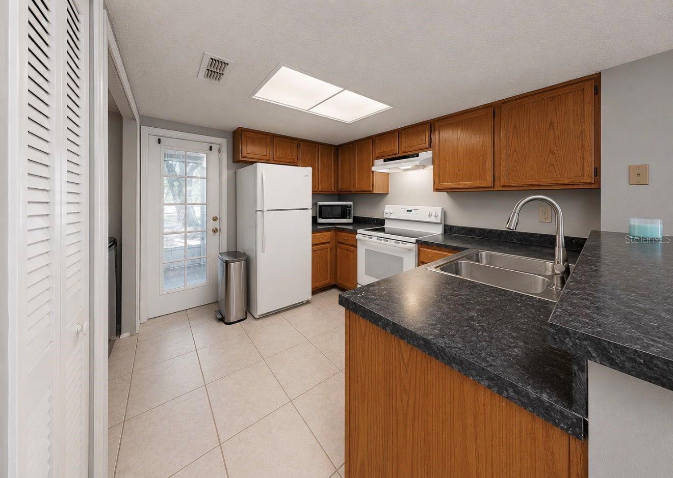 2316 FLETCHERS POINT CIR — photo 16