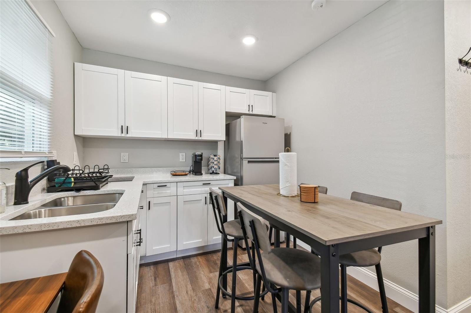414 JOYCE AVE — photo 55
