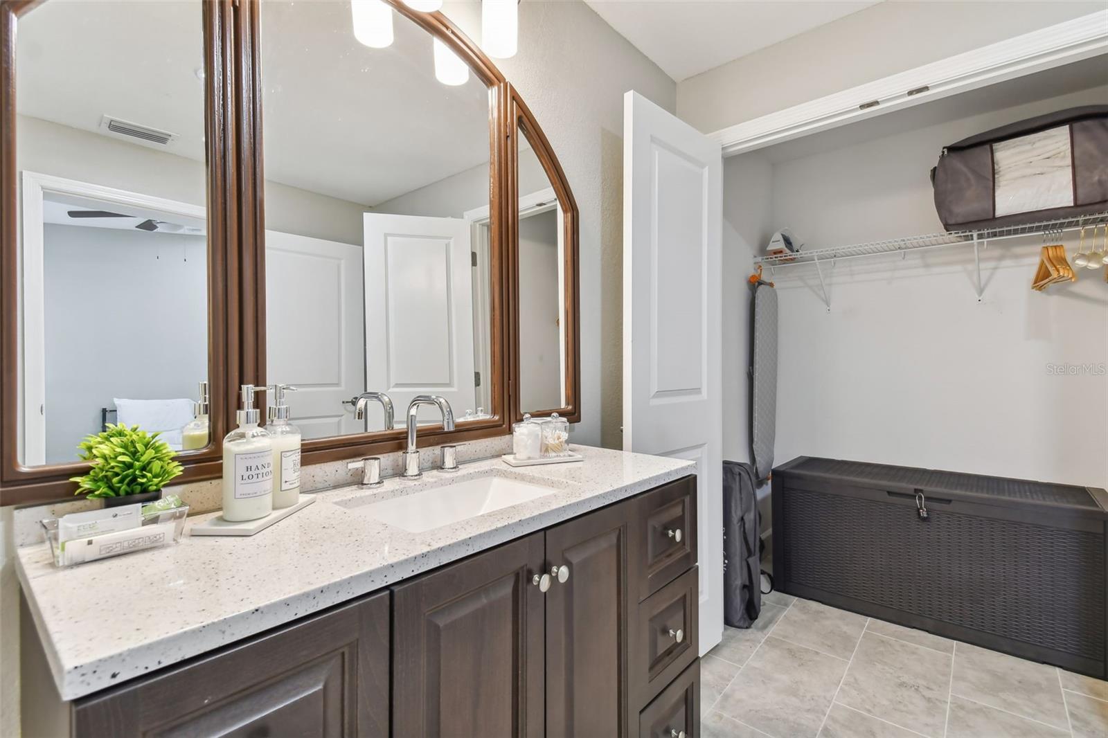 414 JOYCE AVE — photo 15