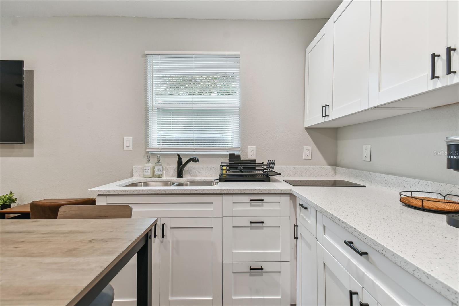 414 JOYCE AVE — photo 56