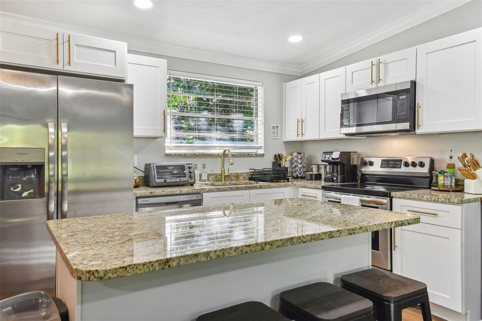 414 JOYCE AVE — photo 24