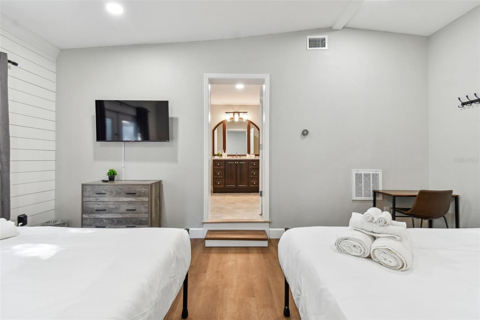 414 JOYCE AVE — photo 13