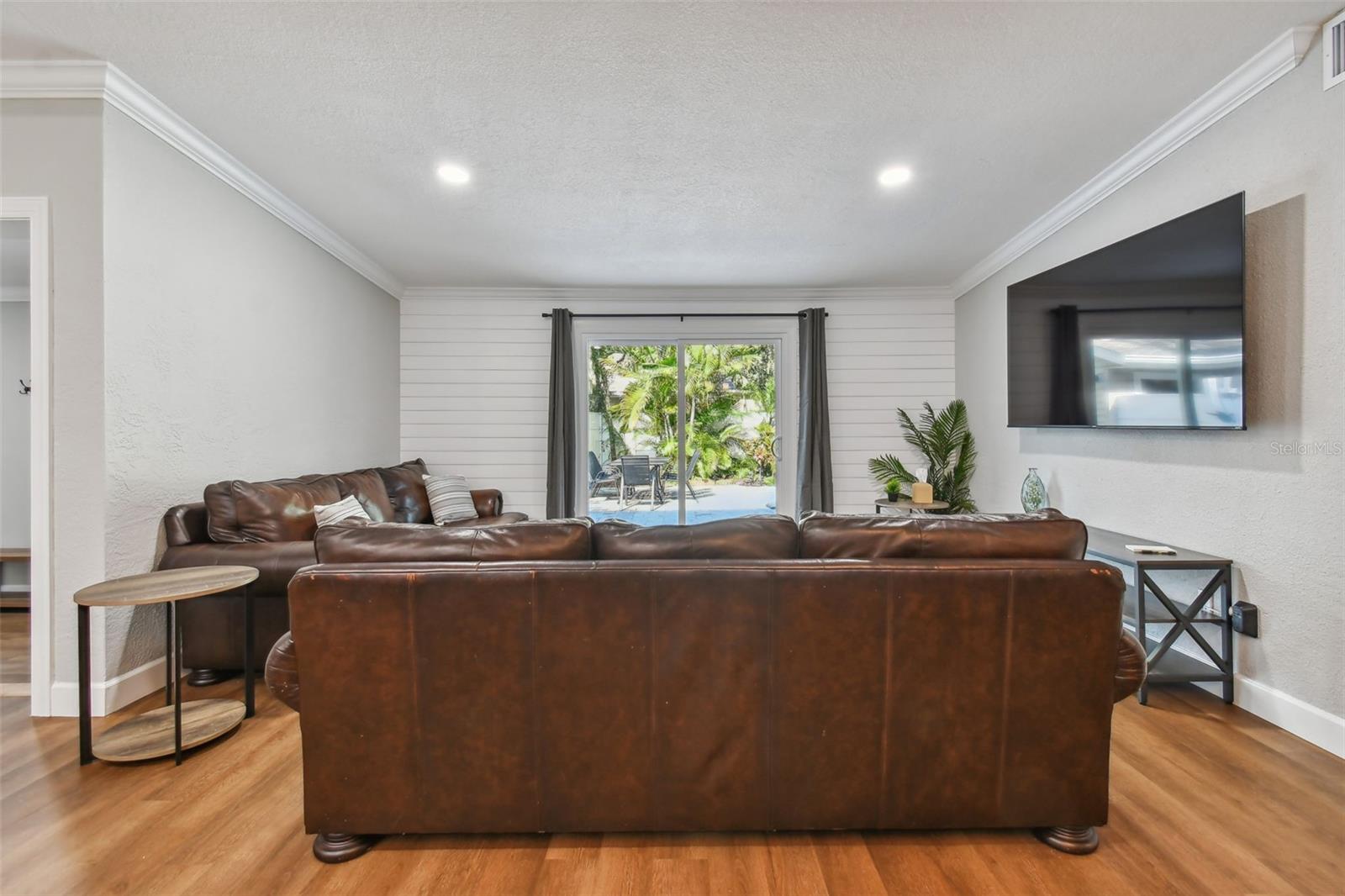 414 JOYCE AVE — photo 31