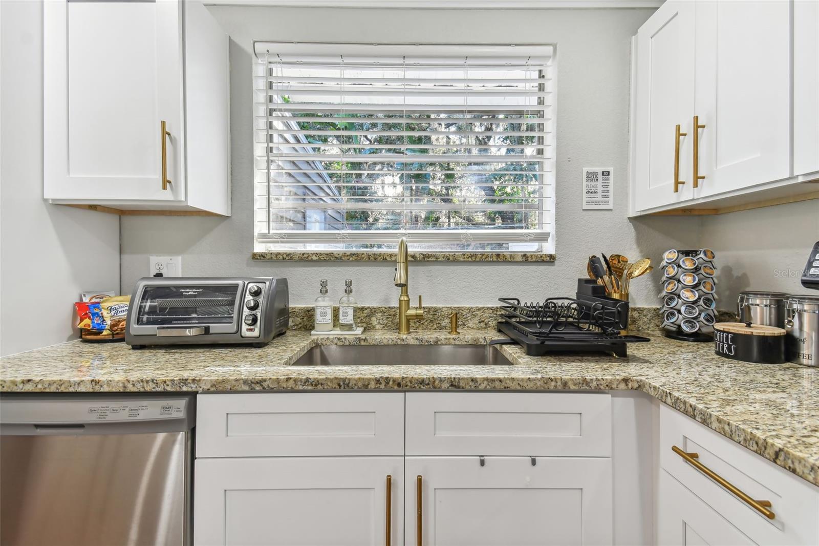 414 JOYCE AVE — photo 27