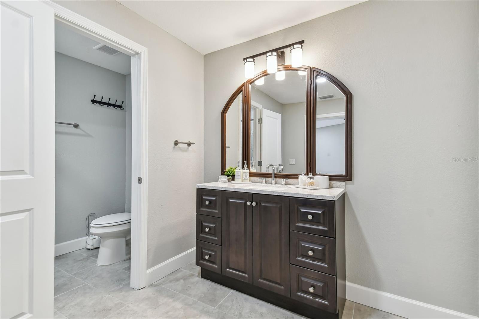 414 JOYCE AVE — photo 14