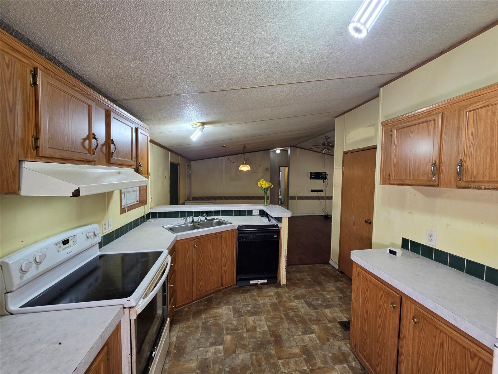 3642 KALMAN DR — photo 10