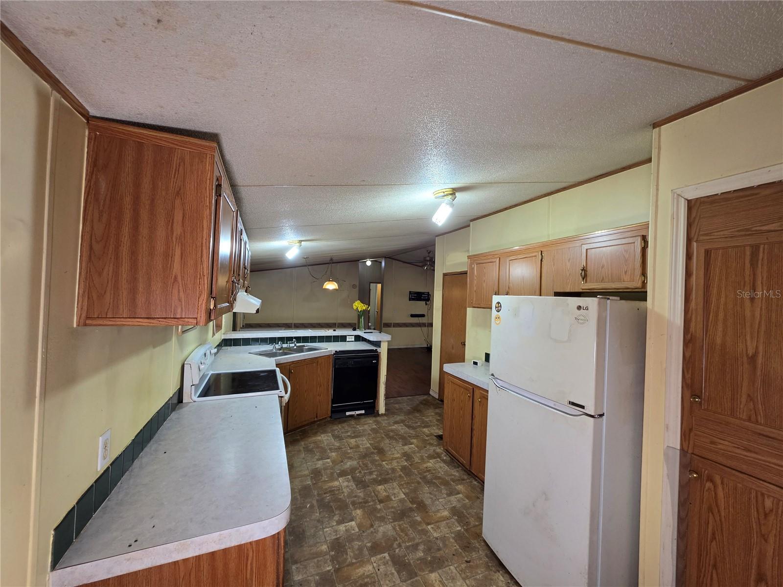 3642 KALMAN DR — photo 8