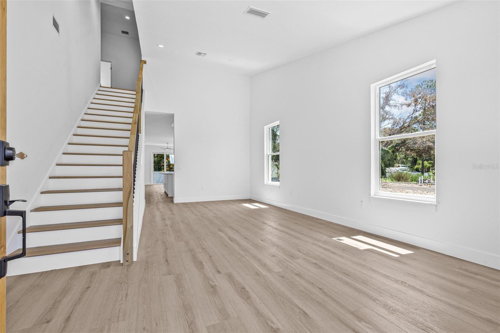 7617 ALVINA ST — photo 15
