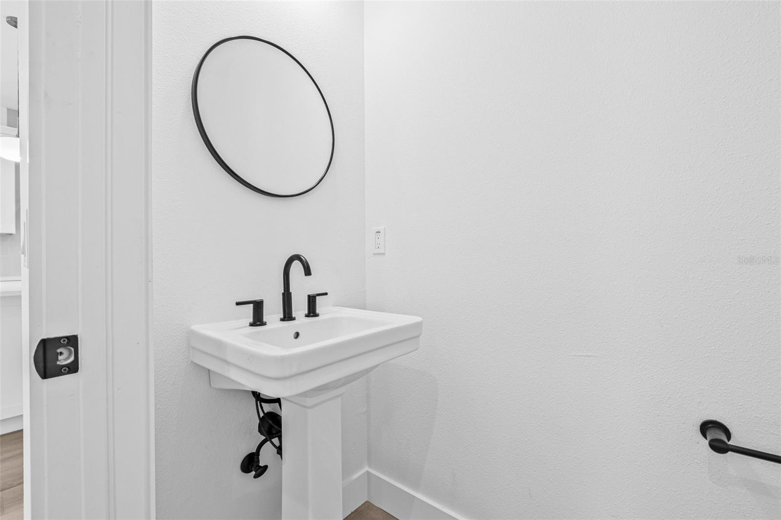 7617 ALVINA ST — photo 28