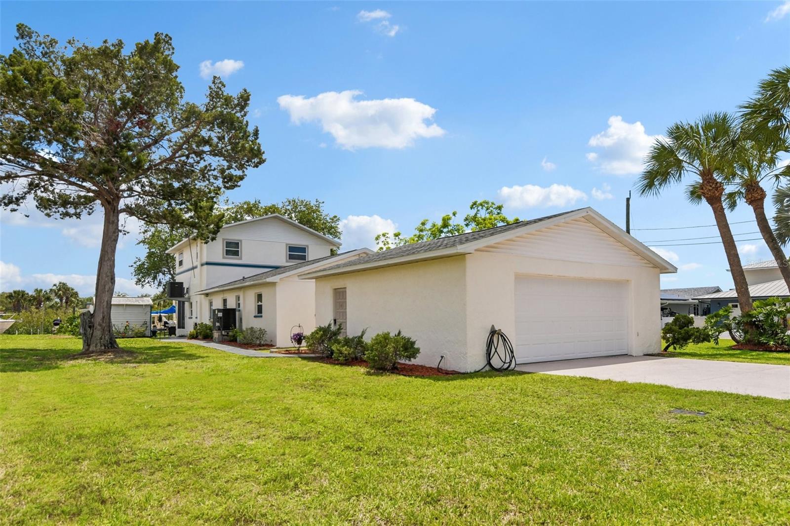 8212 HAYWARD LN — photo 41