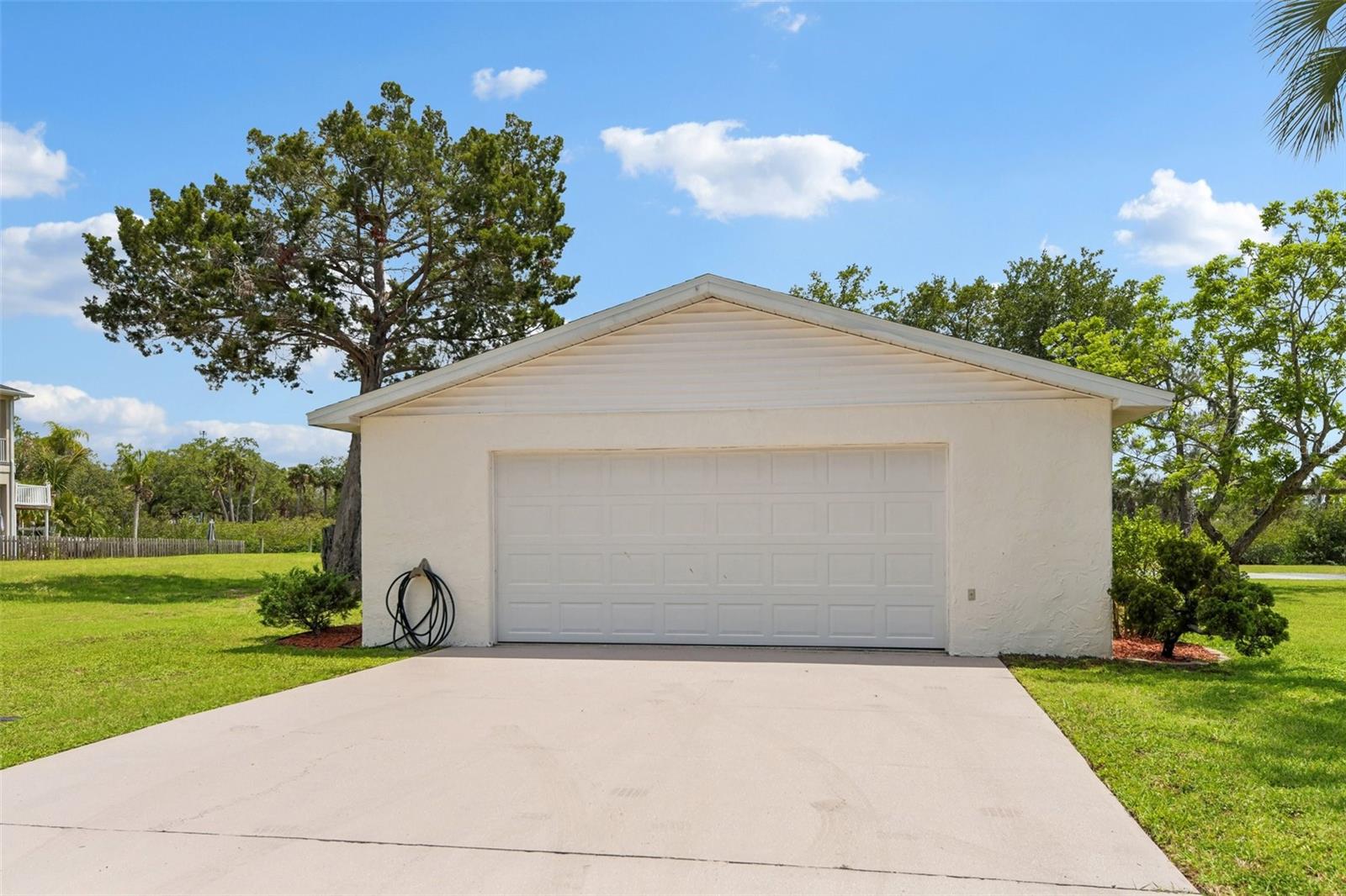 8212 HAYWARD LN — photo 42