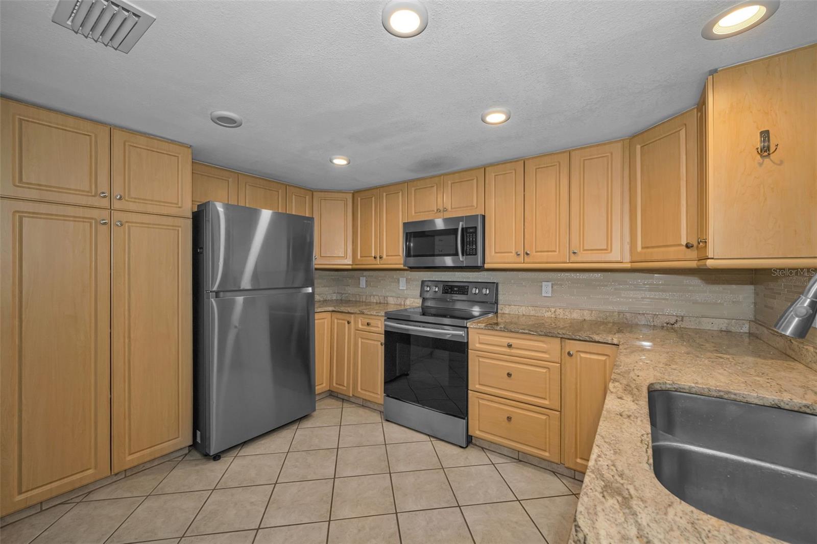 9150 PARK BLVD #6 — photo 6