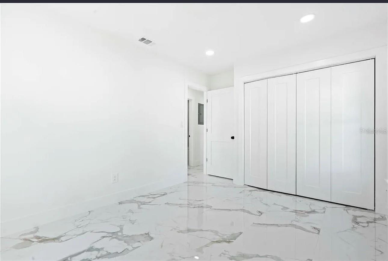 5101 TOWN N COUNTRY BLVD — photo 12