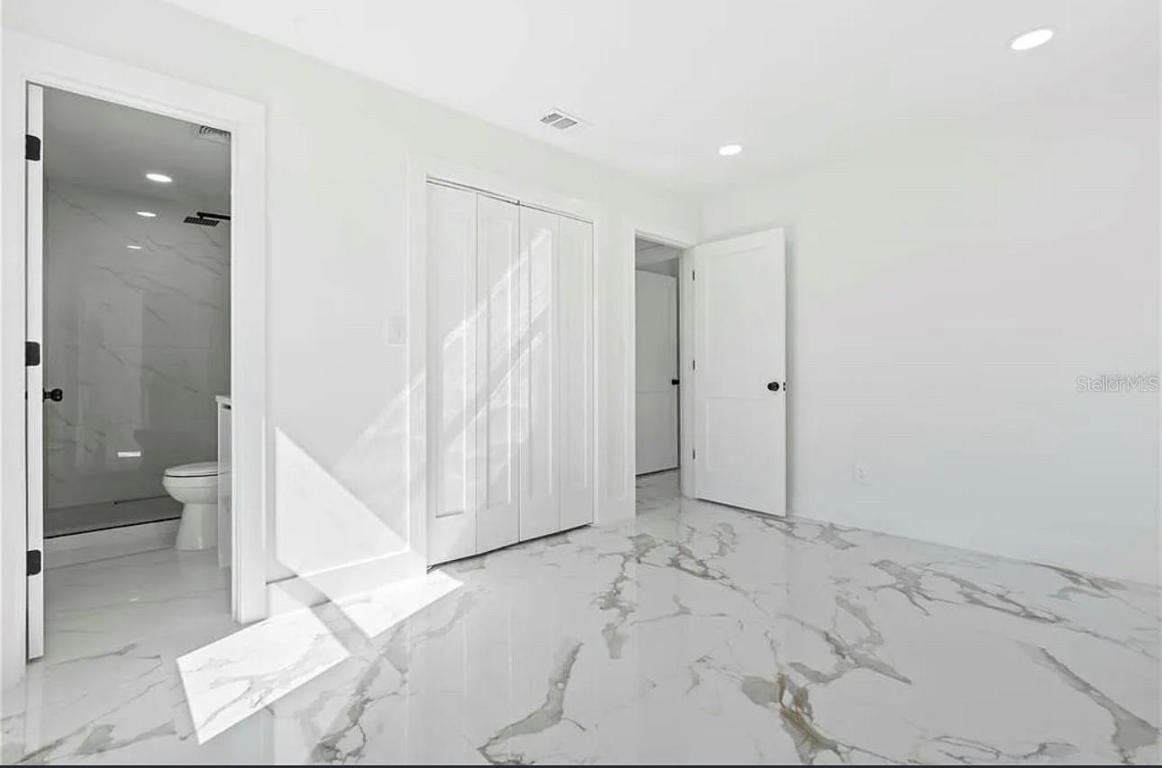 5101 TOWN N COUNTRY BLVD — photo 13