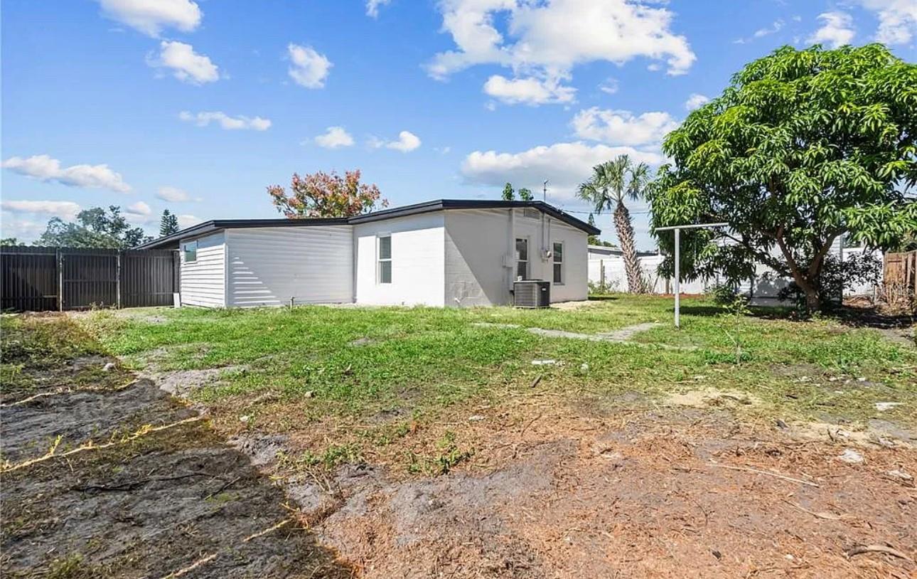 5101 TOWN N COUNTRY BLVD — photo 4