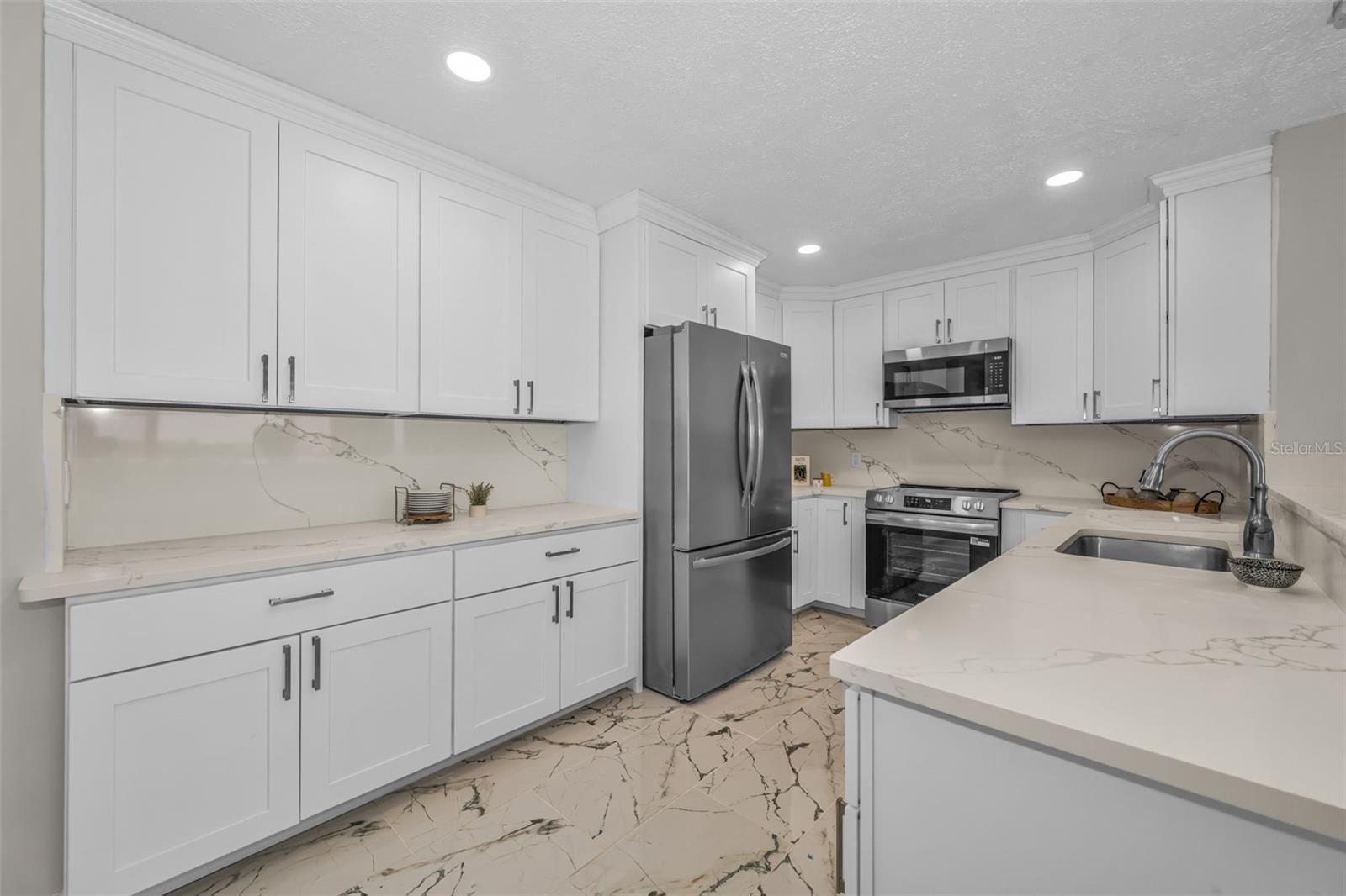 100 BLUFF VIEW DR #604C — photo 8