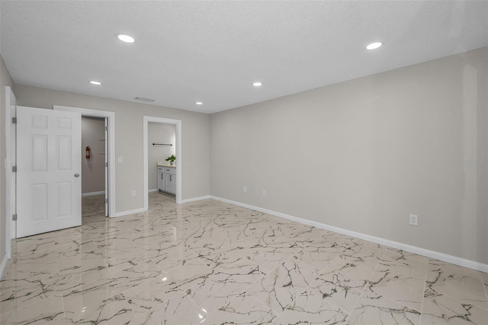 100 BLUFF VIEW DR #604C — photo 17