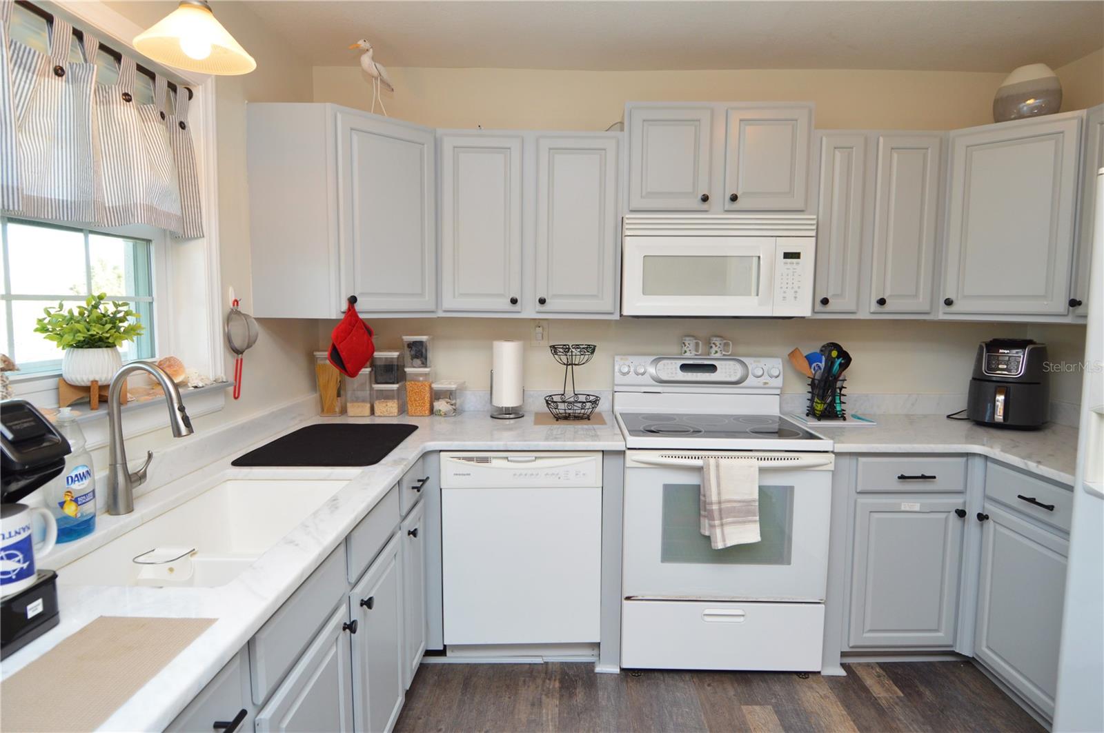 121 SEAHORSE DR SE #C — photo 10