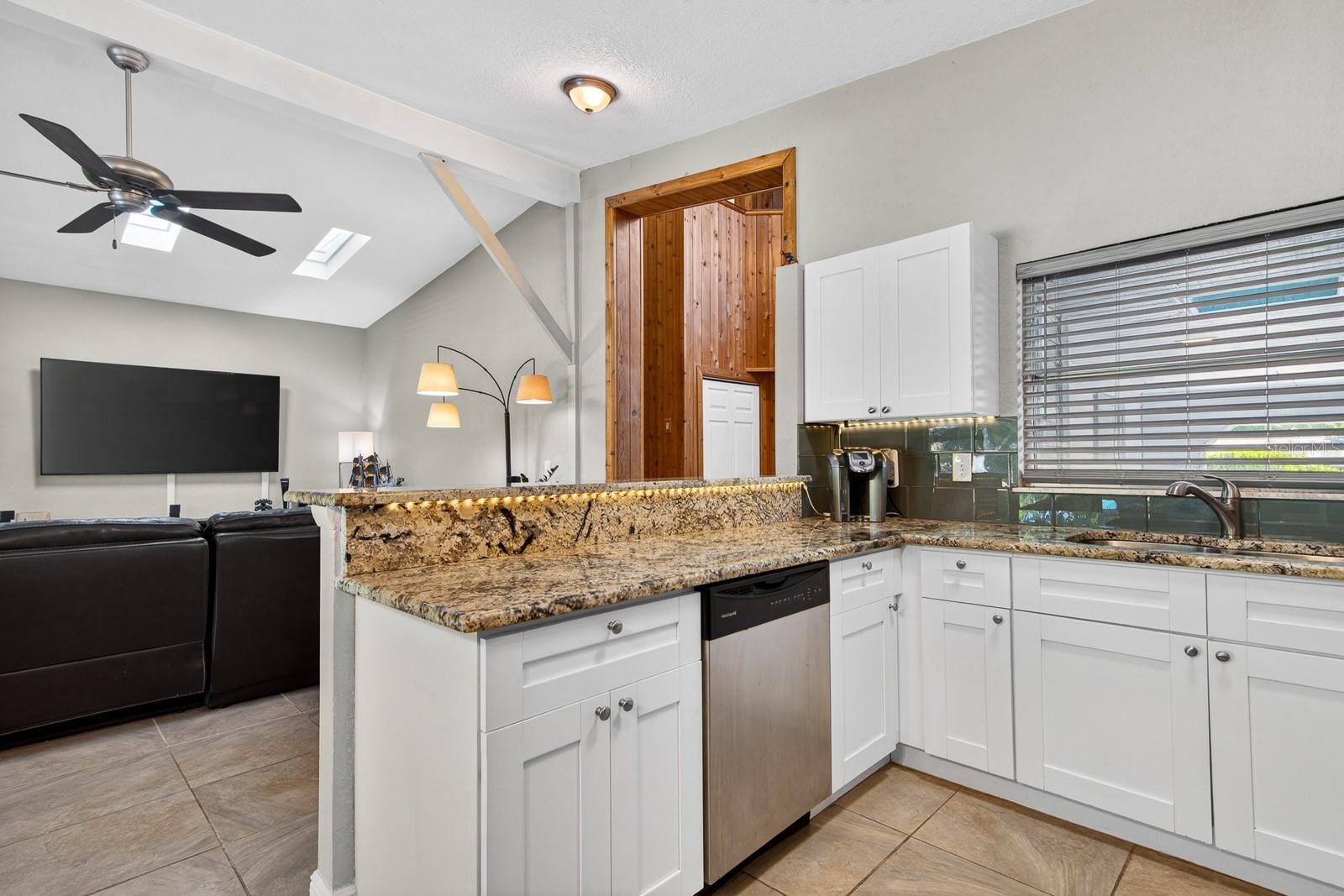 1424 S EVERGREEN AVE — photo 14