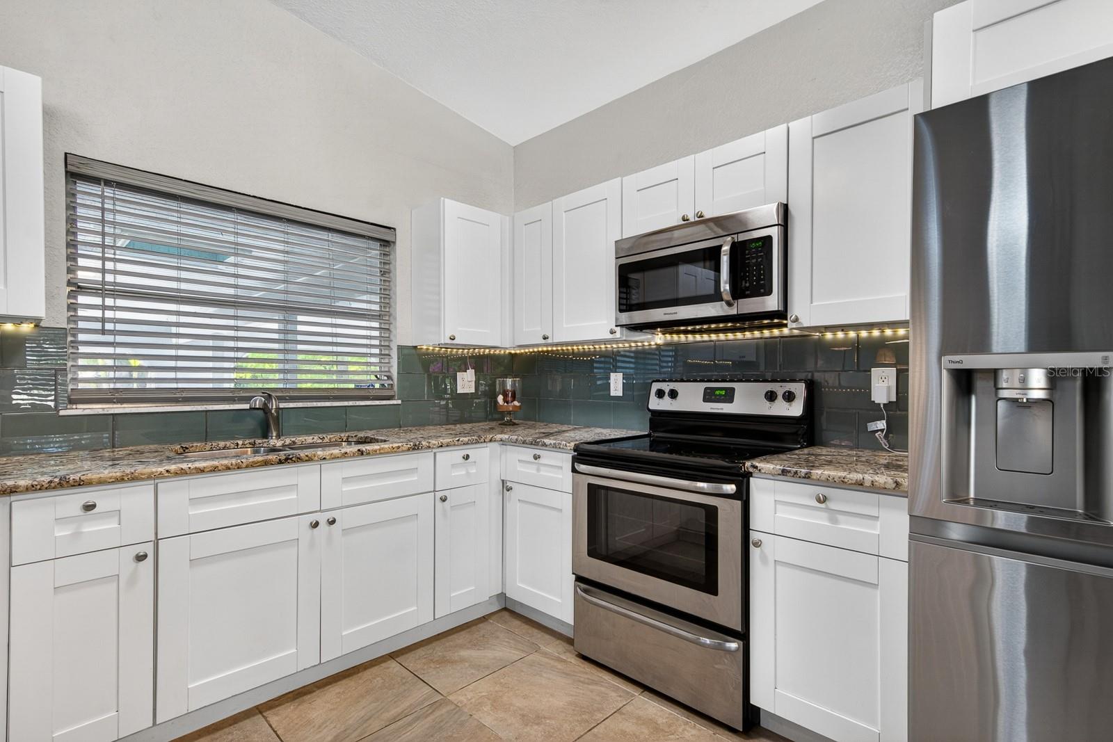 1424 S EVERGREEN AVE — photo 16
