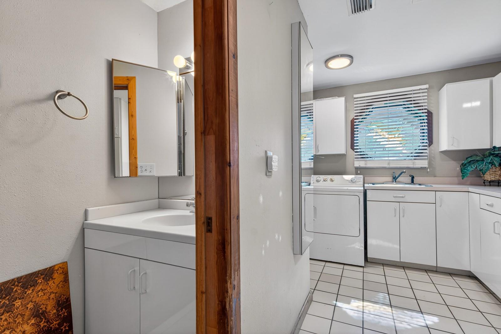 1424 S EVERGREEN AVE — photo 43
