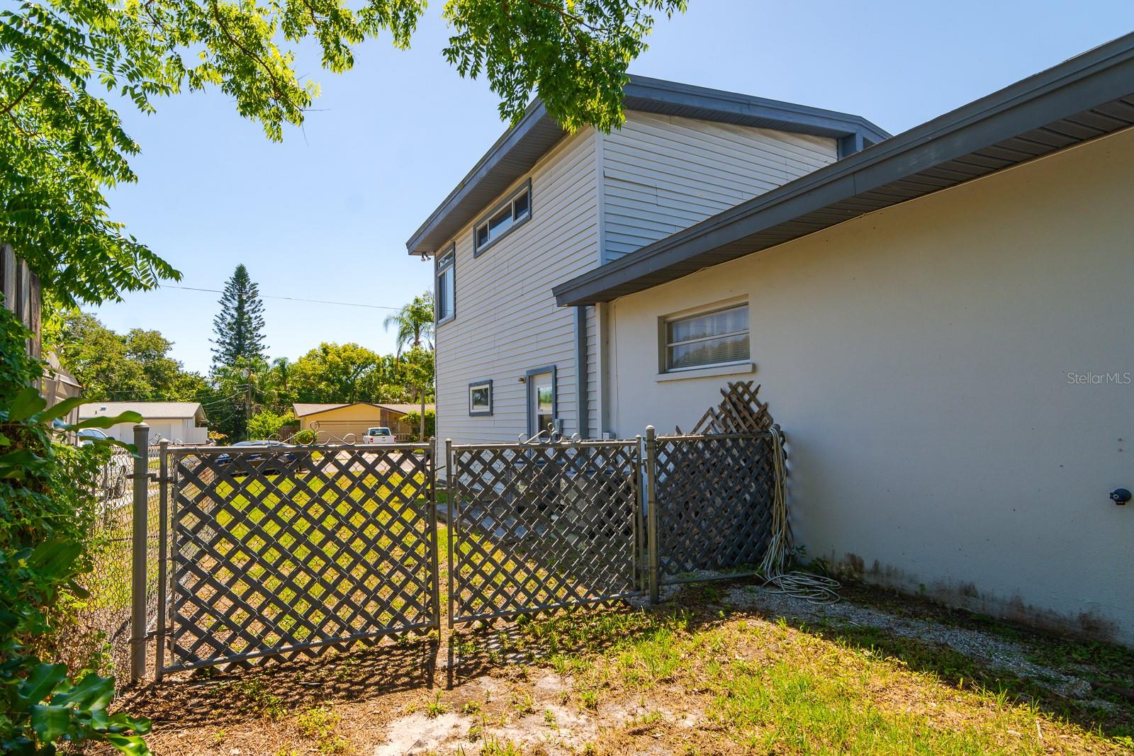 1424 S EVERGREEN AVE — photo 57