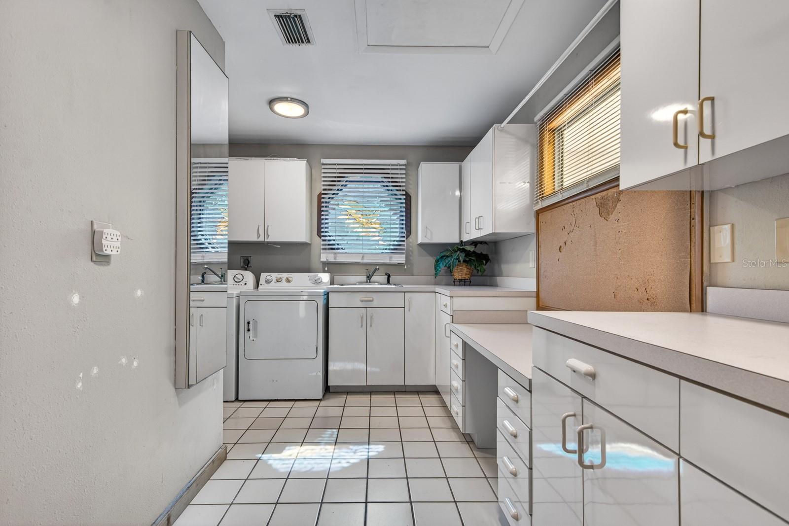 1424 S EVERGREEN AVE — photo 42