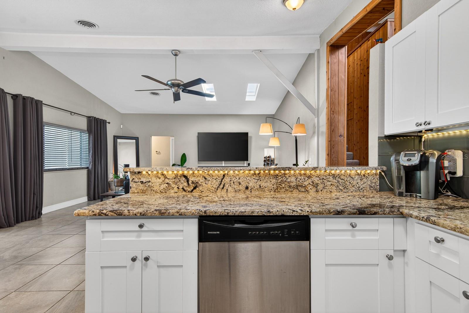 1424 S EVERGREEN AVE — photo 17