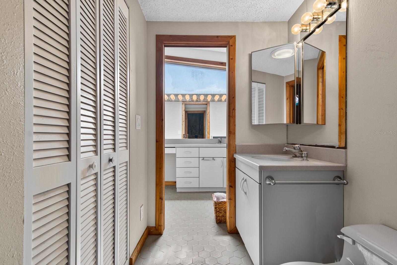 1424 S EVERGREEN AVE — photo 40