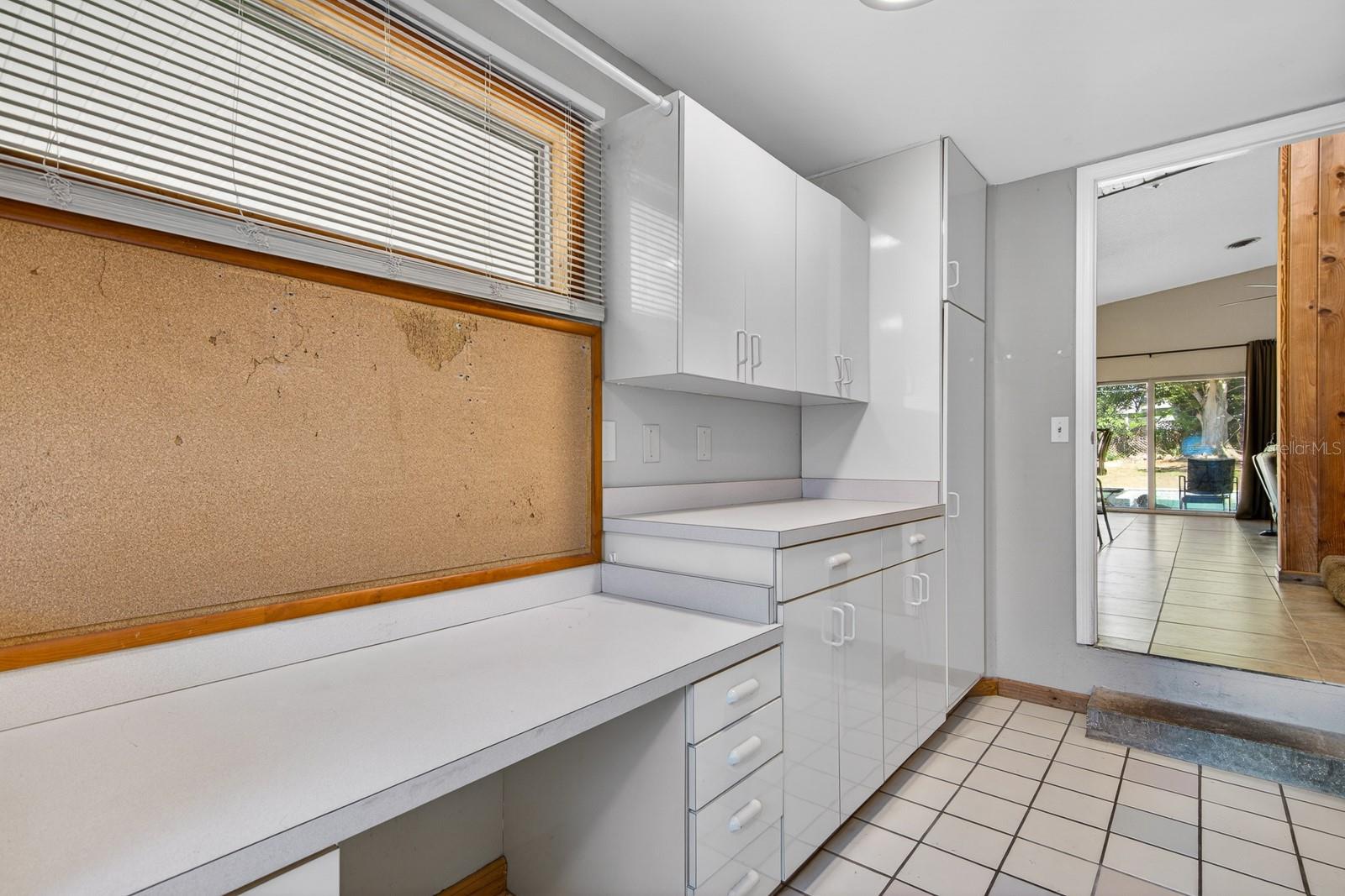 1424 S EVERGREEN AVE — photo 45