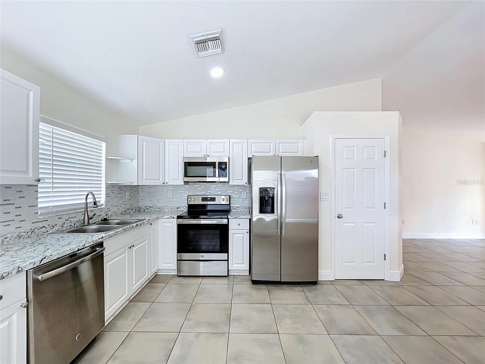 2127 W PERIO ST #1 — photo 37