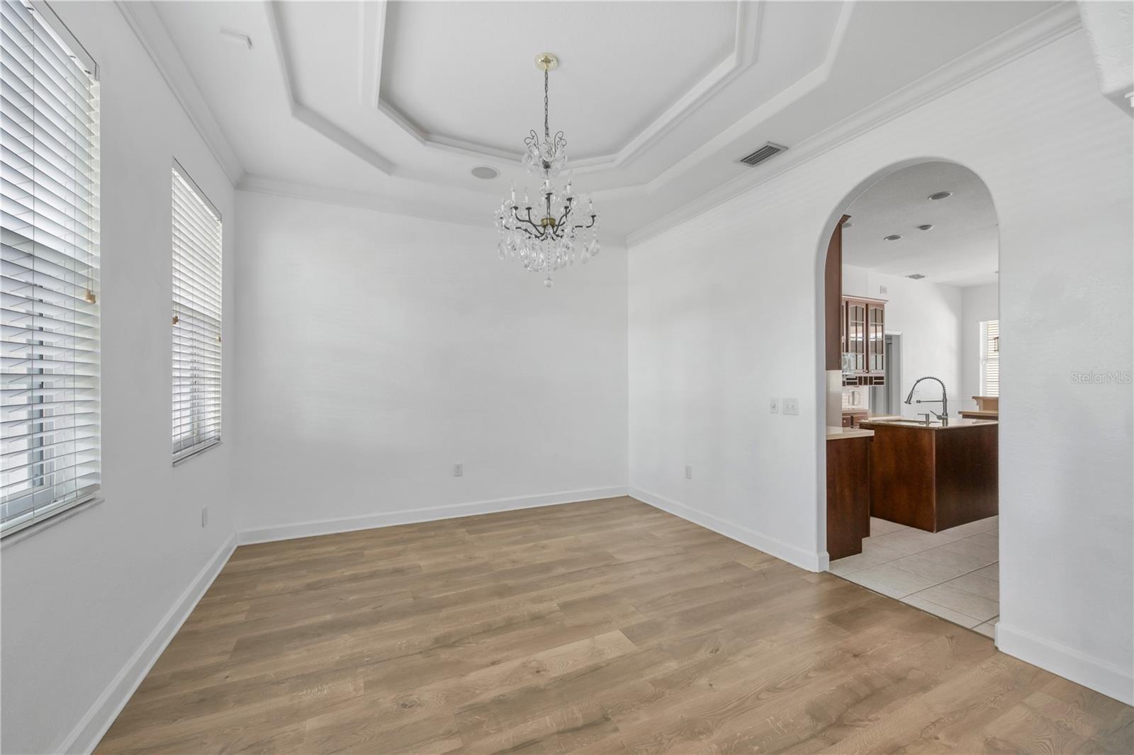 1507 W WINDHORST RD — photo 13