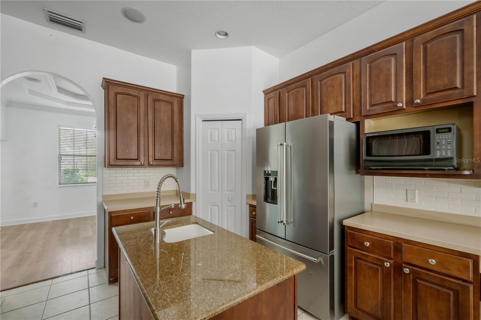 1507 W WINDHORST RD — photo 28