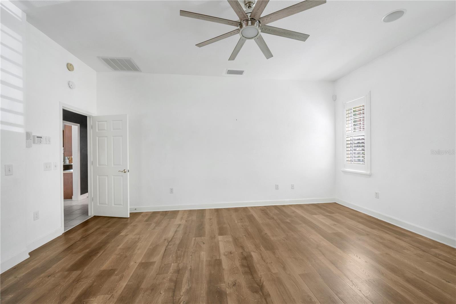 1507 W WINDHORST RD — photo 31