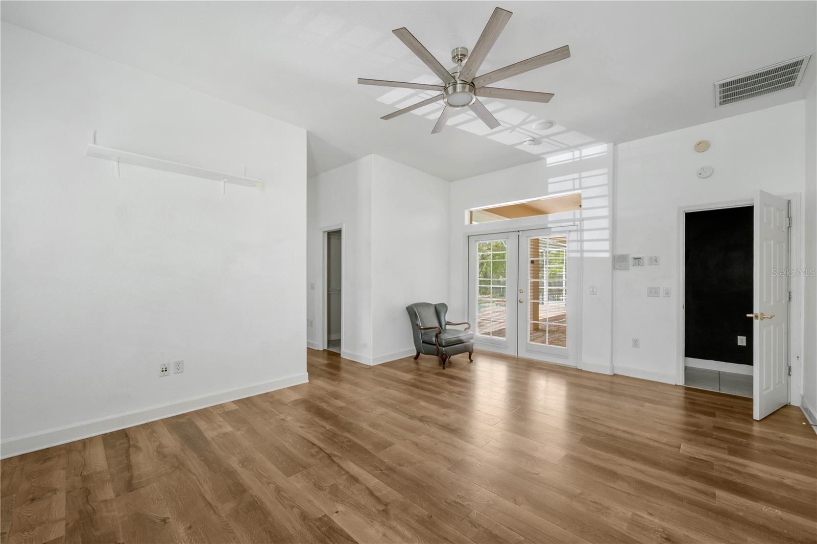 1507 W WINDHORST RD — photo 32