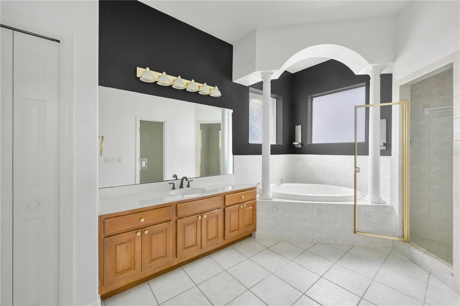 1507 W WINDHORST RD — photo 33