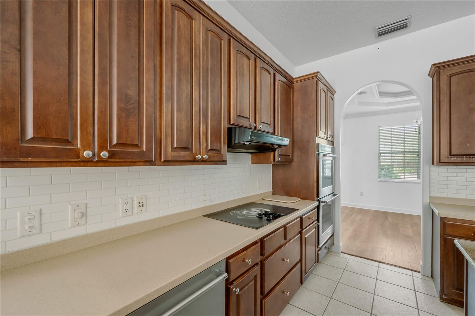 1507 W WINDHORST RD — photo 27