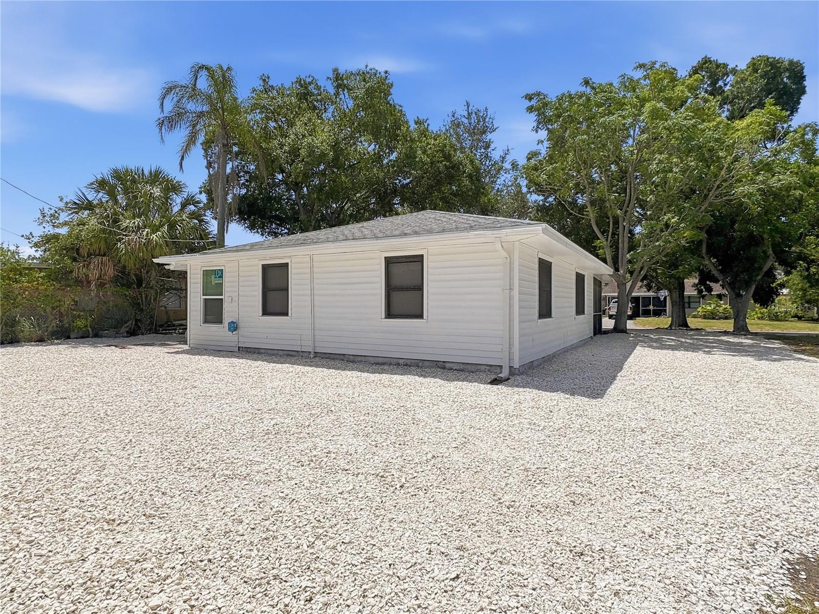 2847 OAK ST — photo 19