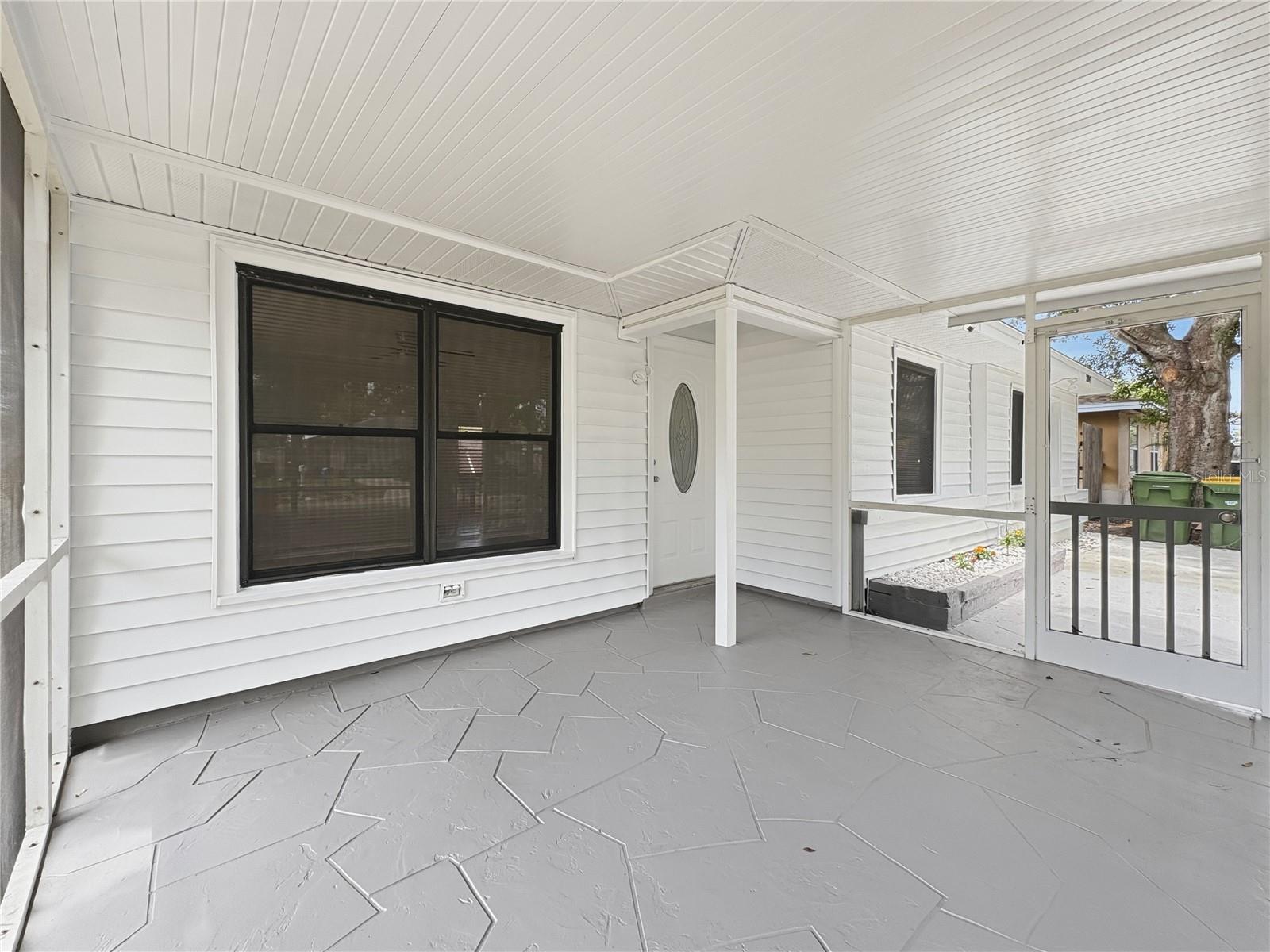 2847 OAK ST — photo 2