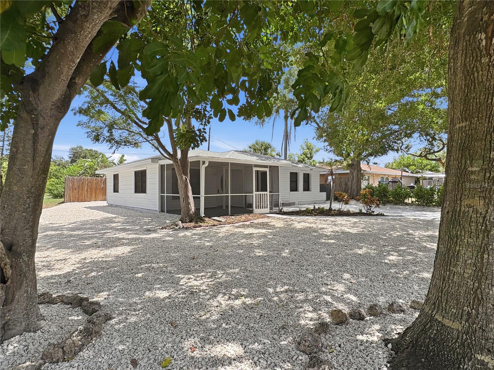 2847 OAK ST — photo 20
