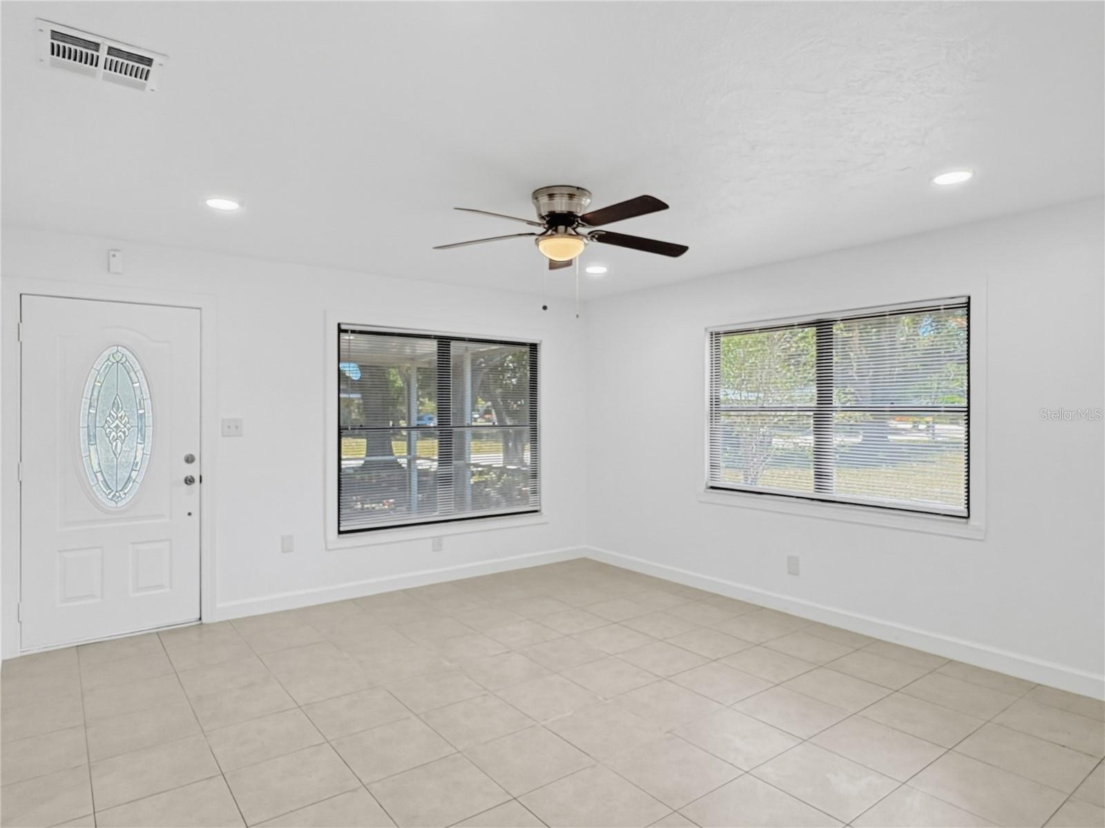 2847 OAK ST — photo 3