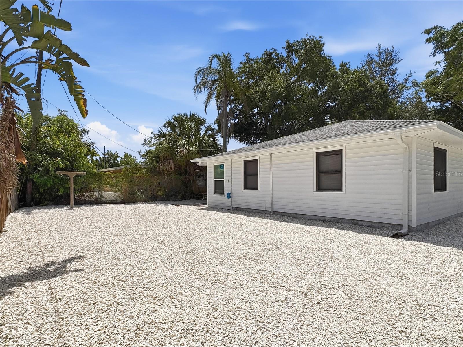 2847 OAK ST — photo 18