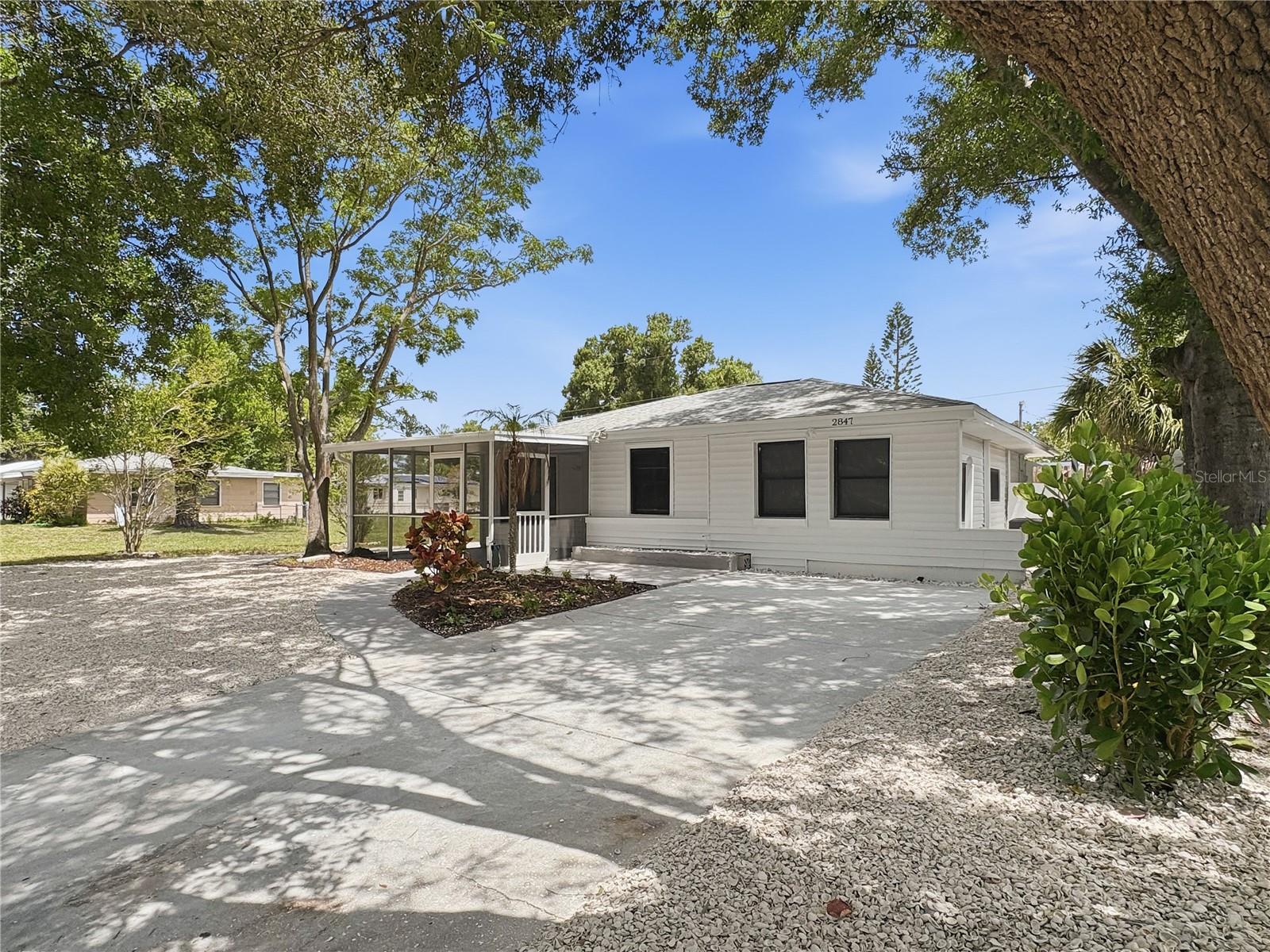 2847 OAK ST — photo 22