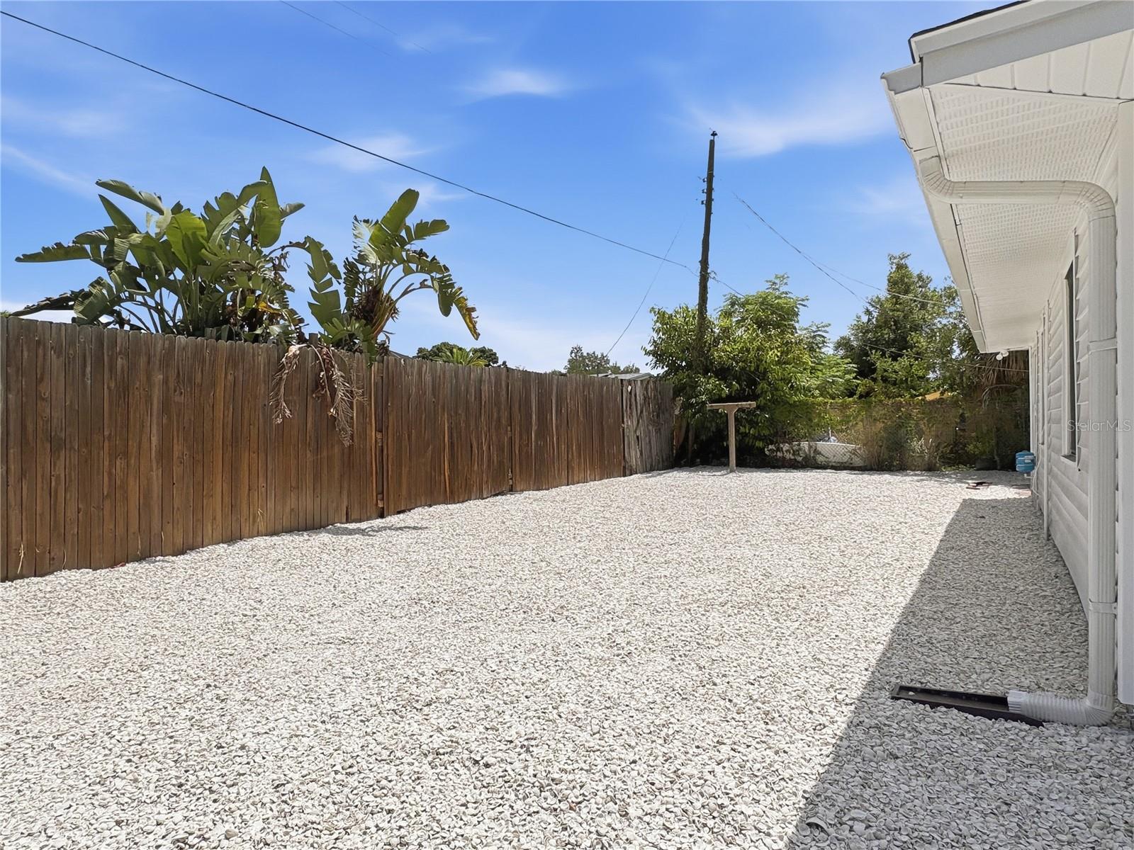2847 OAK ST — photo 17