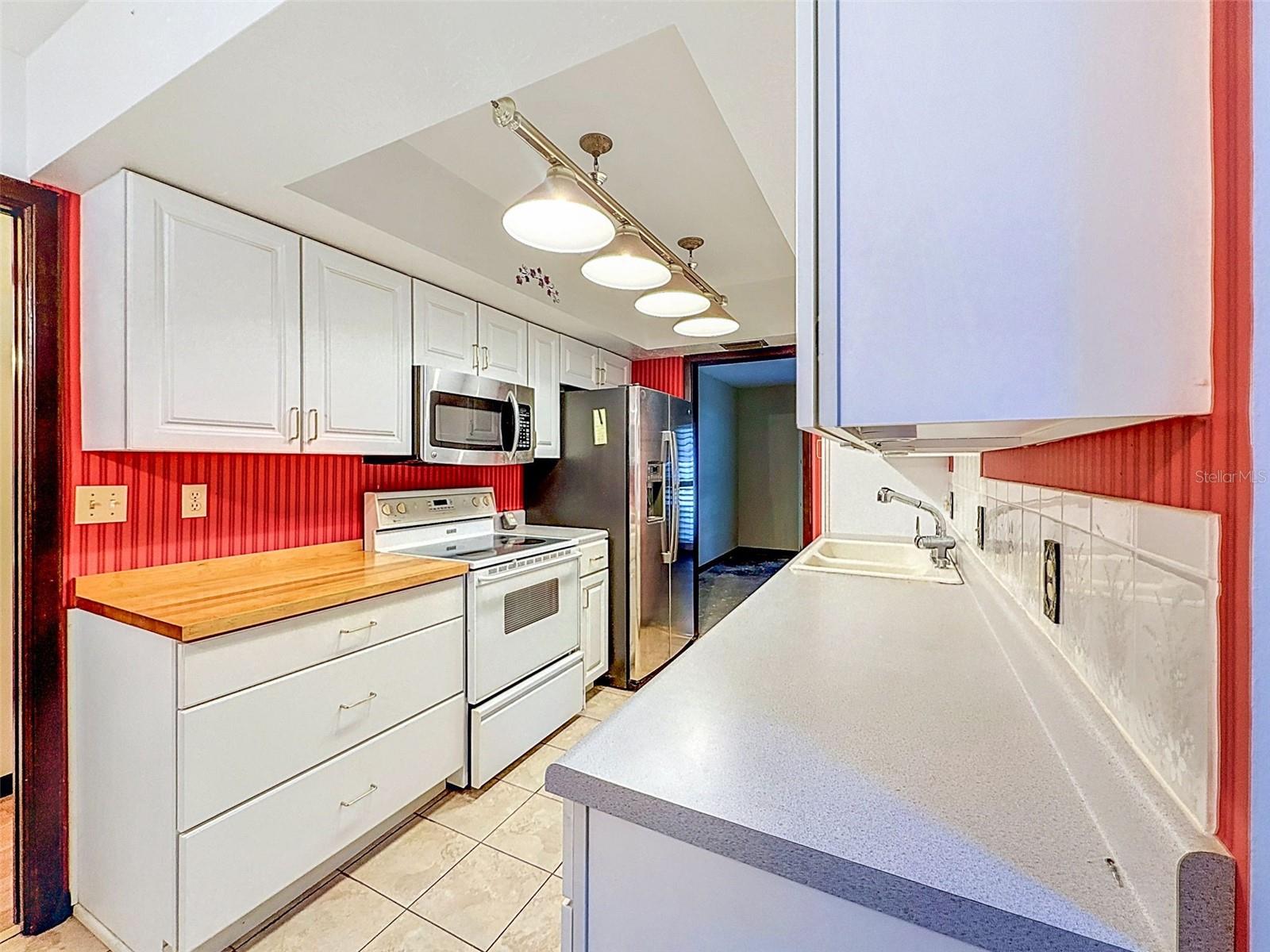18202 OAKDALE RD — photo 23