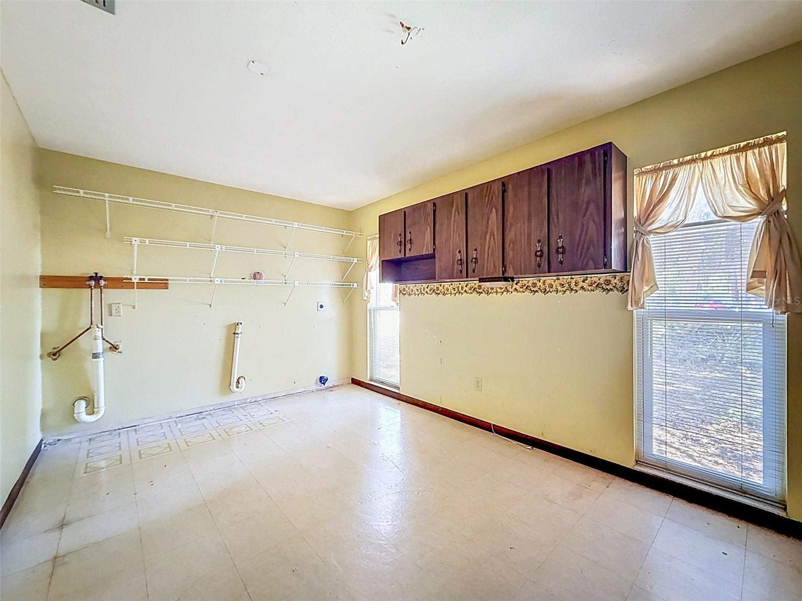 18202 OAKDALE RD — photo 35