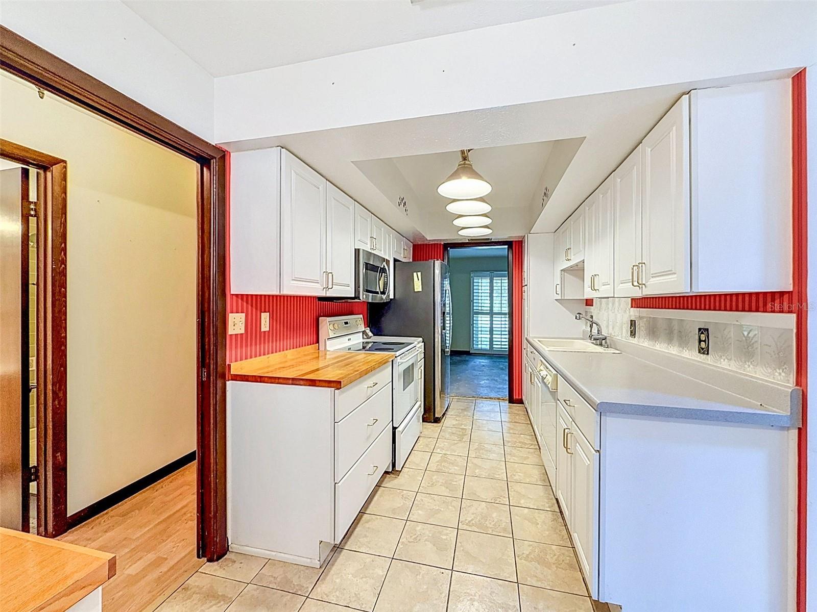 18202 OAKDALE RD — photo 22