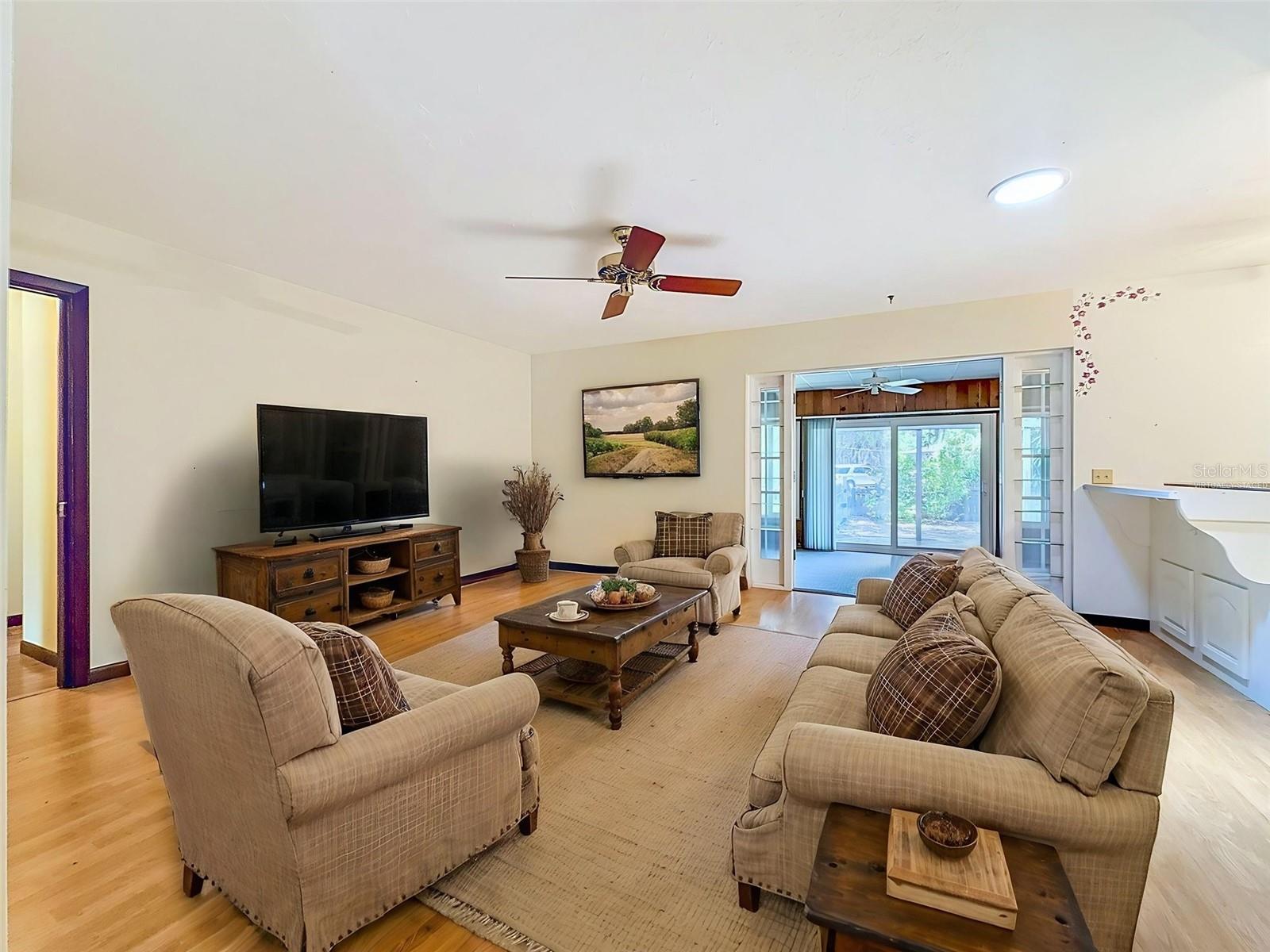 18202 OAKDALE RD — photo 36