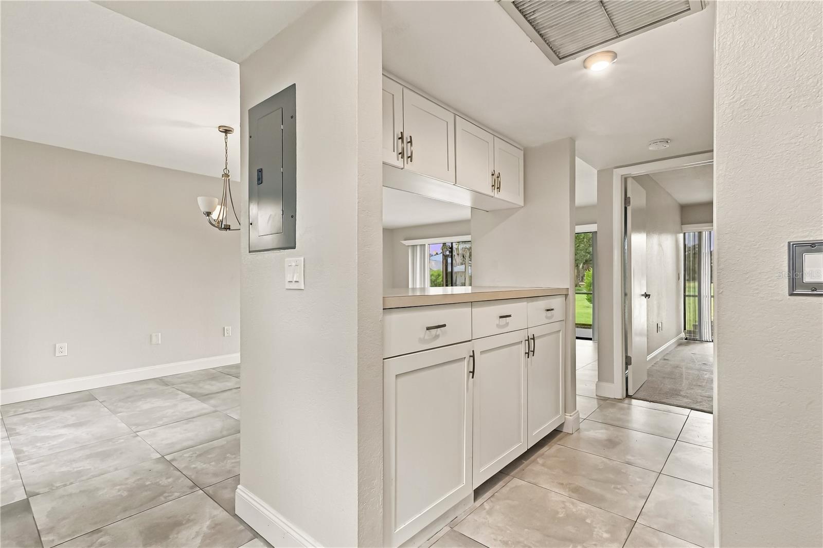 260 MICHAELS CIR — photo 21