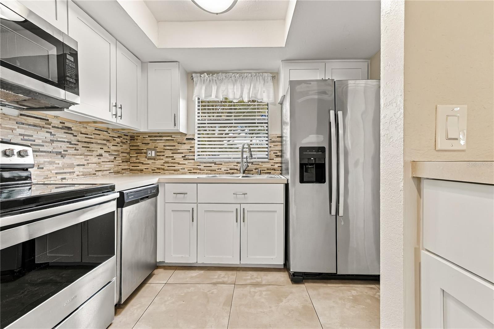 260 MICHAELS CIR — photo 20